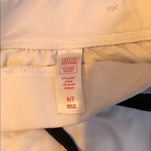 White and black justice shorts 6/7 youth - Picture 4 of 4